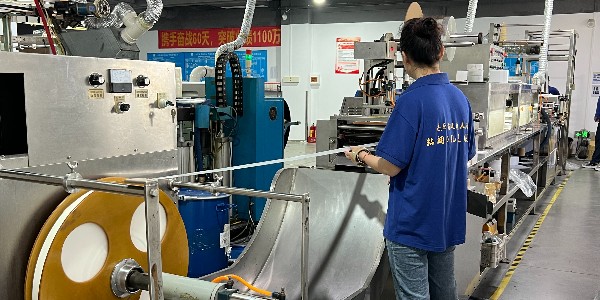 背胶魔术贴的生产流程